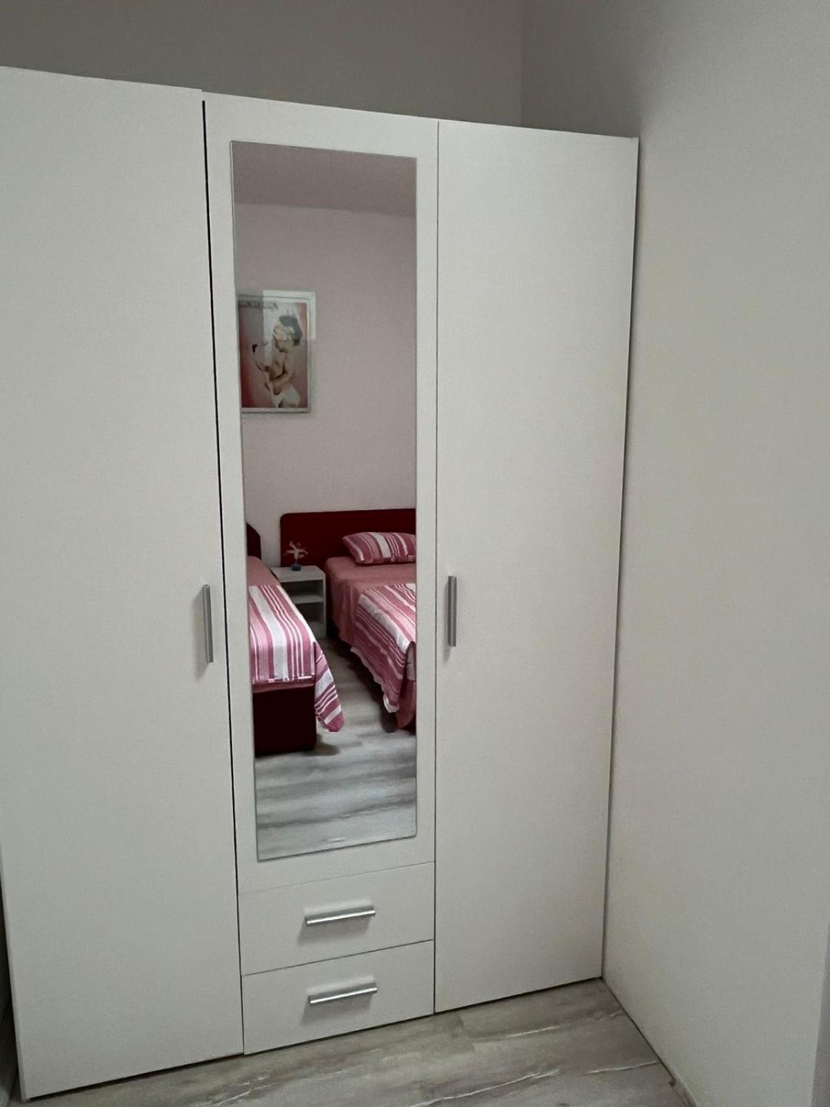 Maksim Apartments Skopje Buitenkant foto